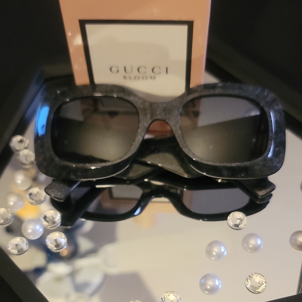 Gucci Elegant Black, Silver Glitter  Sunglasses